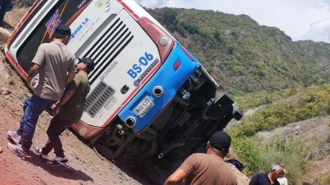 Accidente de bus en Santa Fe de Antioquia deja un fallecido y 17 heridos: dos pacientes están en estado crítico