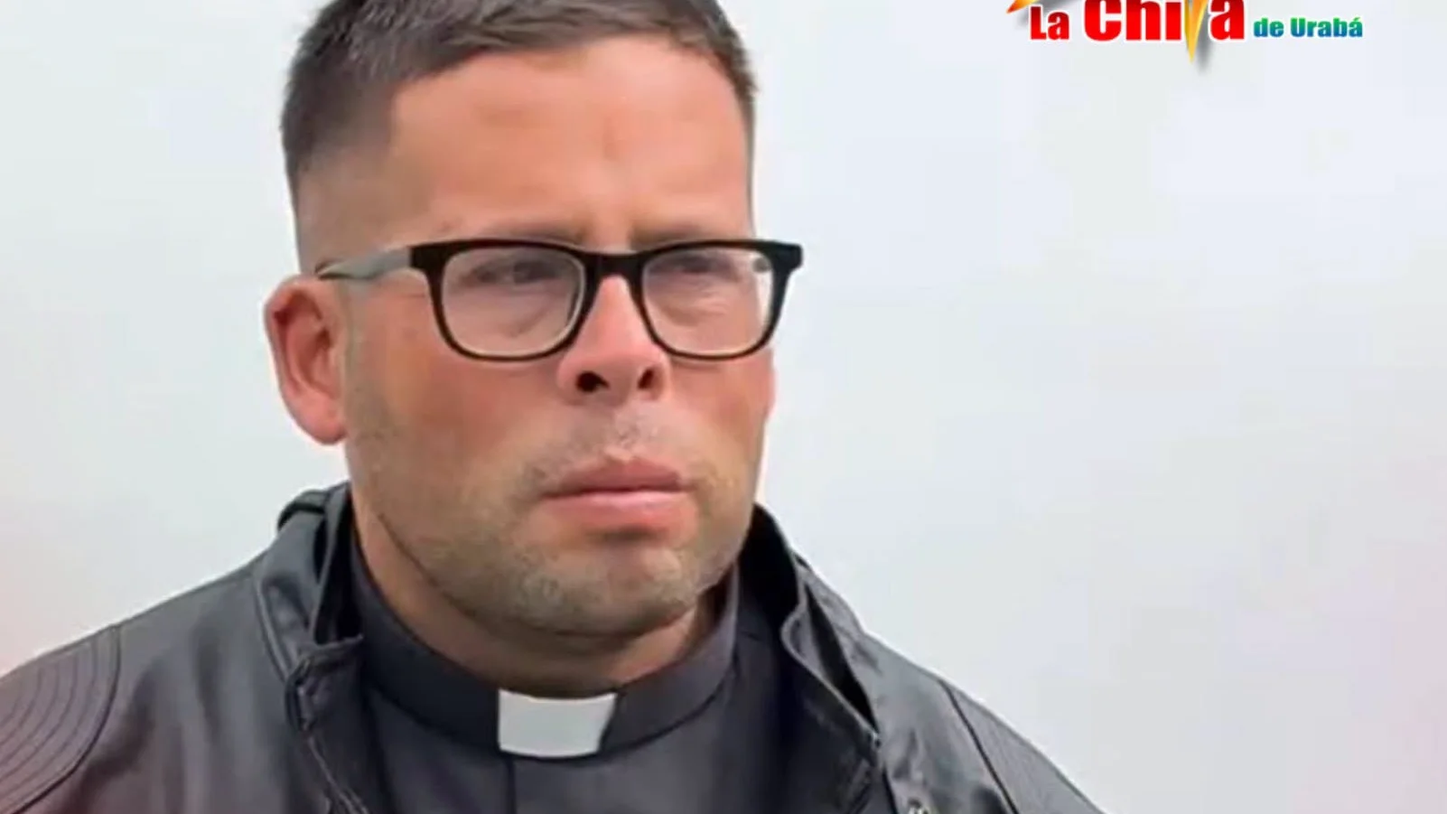 Expulsaron del país a hombre que se hacía pasar por sacerdote y bendecía vehículos