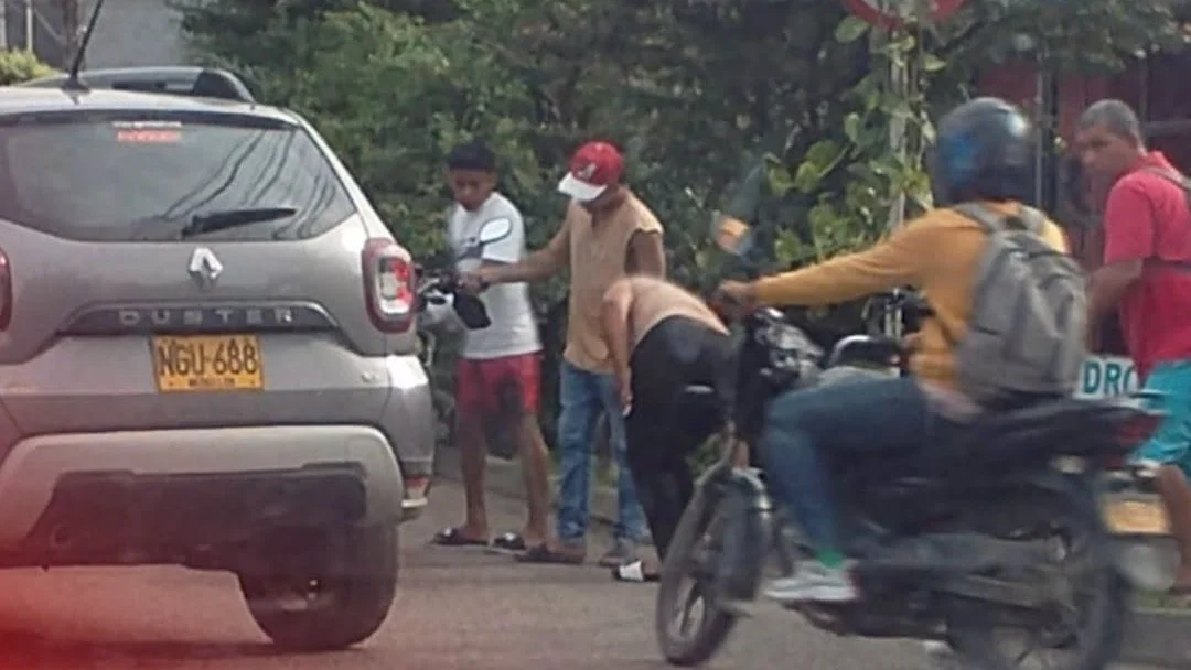 Accidente entre varias motocicletas en la Curva de las Viudas, en Apartadó