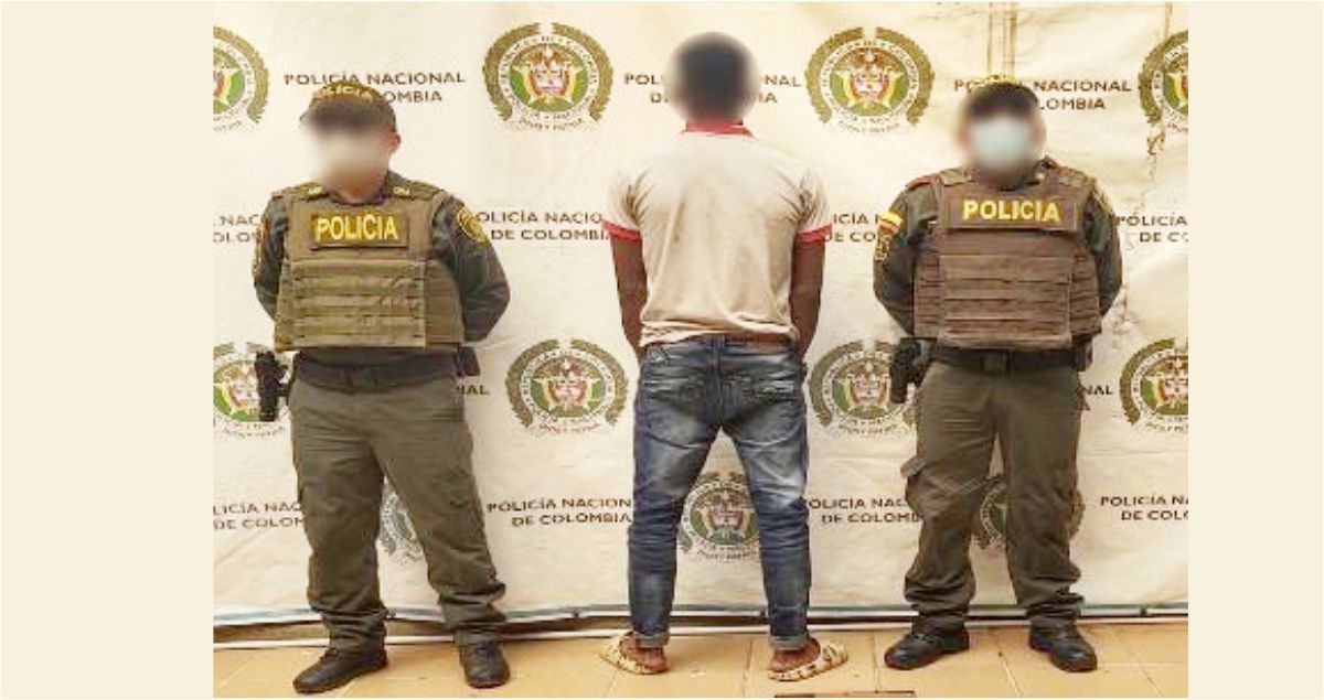 ¡Insólito! Con una silla agredió a su propia pareja e hija