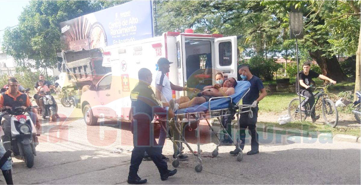 Se cayó de la moto y el carro lo atropelló