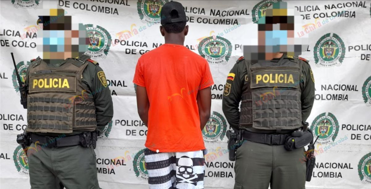 A joven lo acusan de abusar de una menor de edad