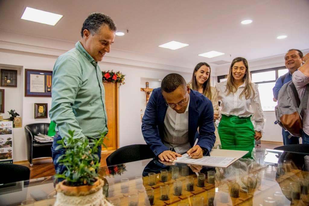 El Gobernador Gaviria y el alcalde Cañizález  inauguran obras  en Apartadó