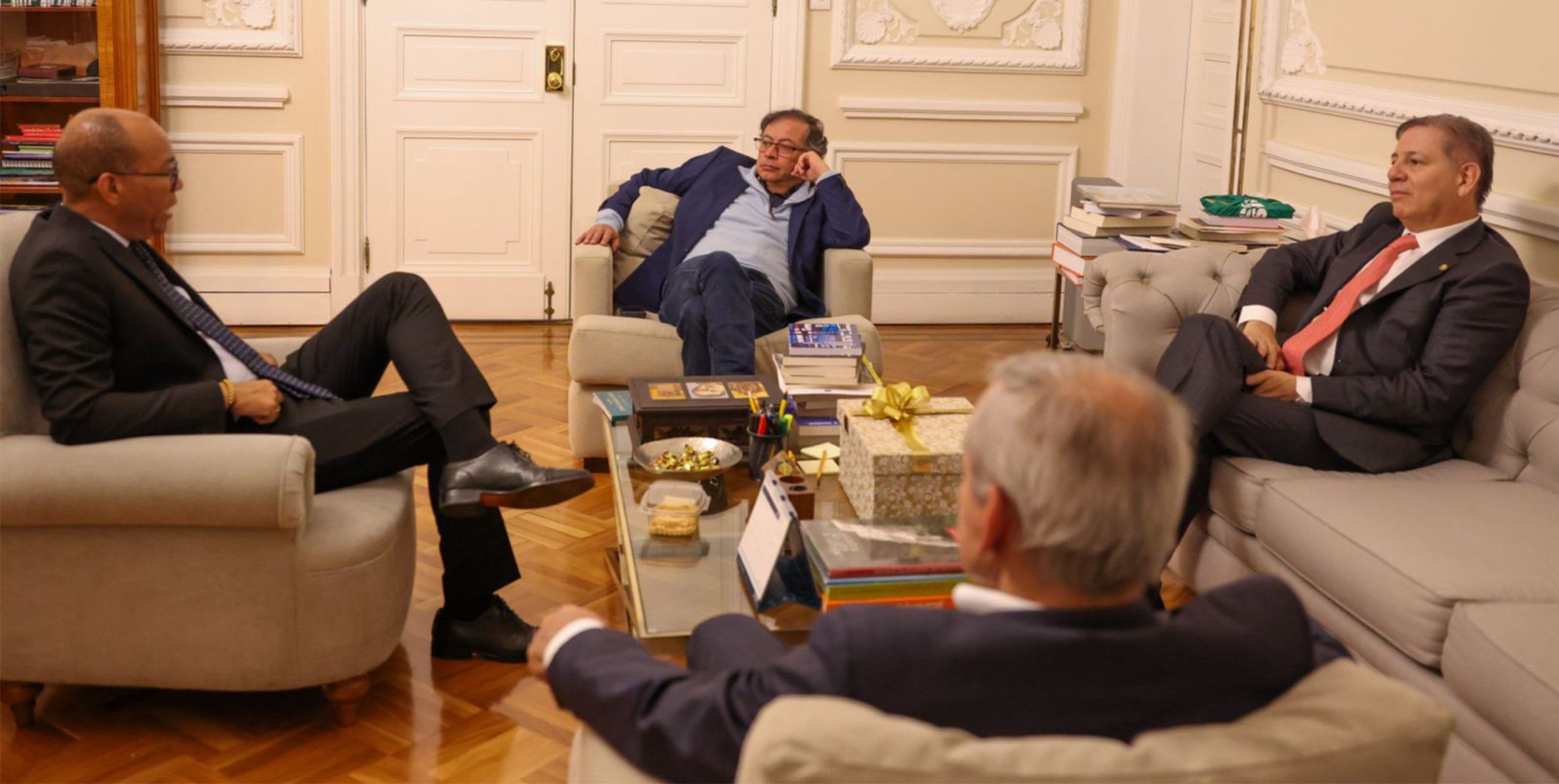 Petro se reunió con el presidente y vicepresidente de la Corte para hablar de respeto institucional