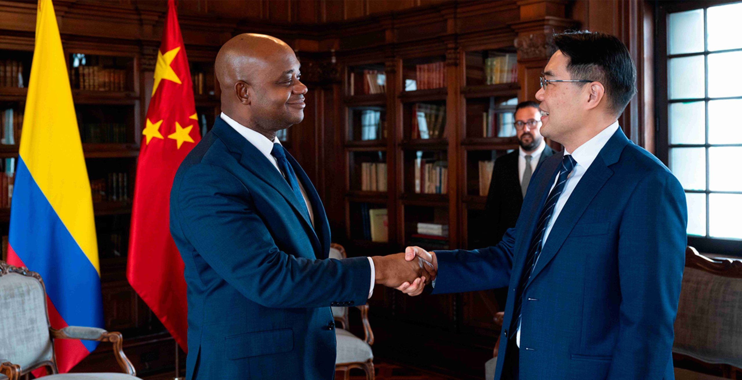 Canciller Murillo confirmó que China donará 100.000 dólares para atender el derrumbe de enero en la vía Medellín-Quibdó