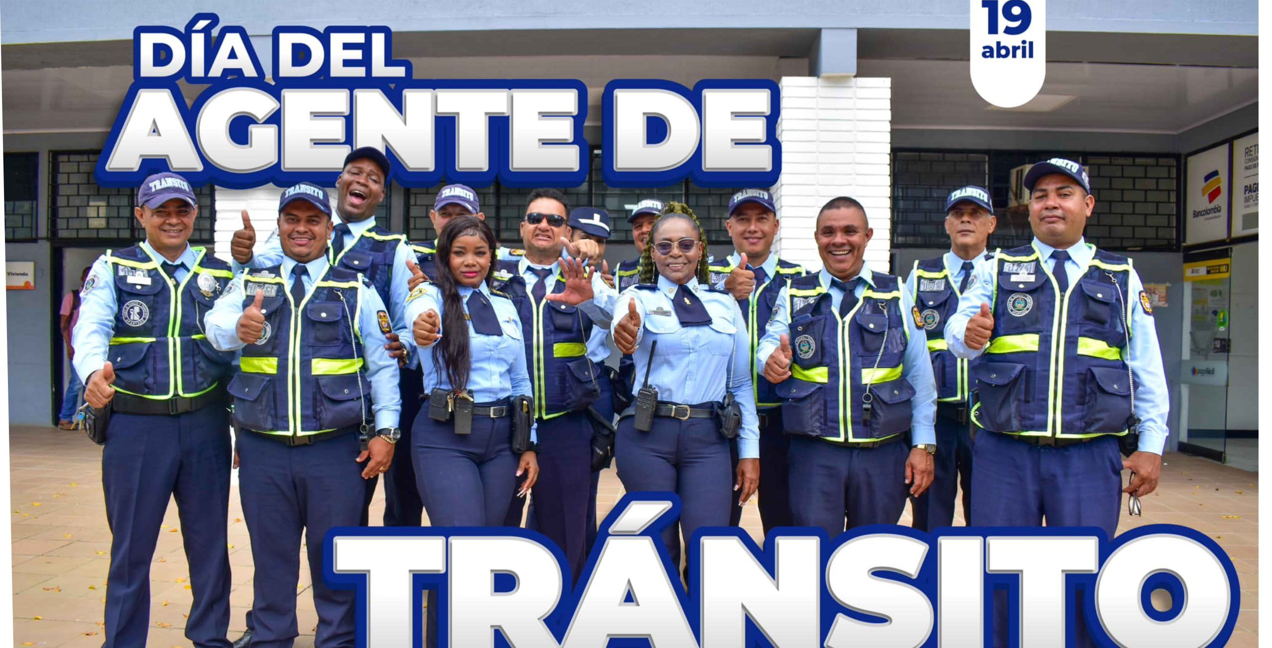Los Agentes de Tránsito en su día, llevando seguridad a las vías