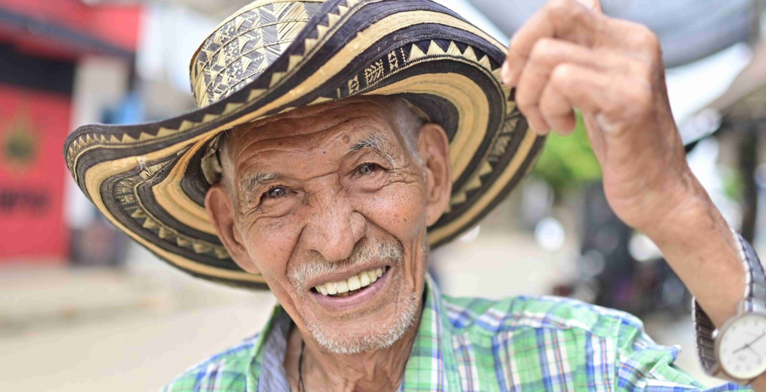 Cerca de 500 mil personas mayores de 80 años empezarán a recibir 225.000 pesos mensuales por ciclo, así lo afirmó Gustavo Bolívar