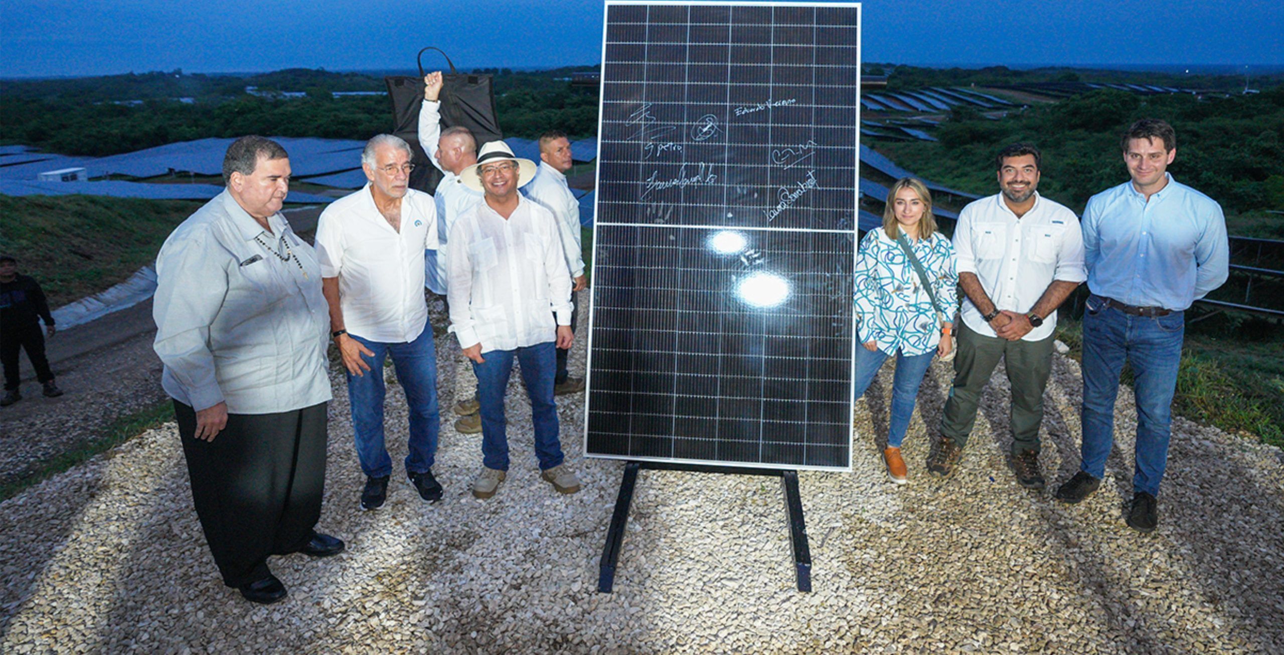 El presidente Petro invitó a los alcaldes del Caribe a construir parques solares para bajar las tarifas de energía